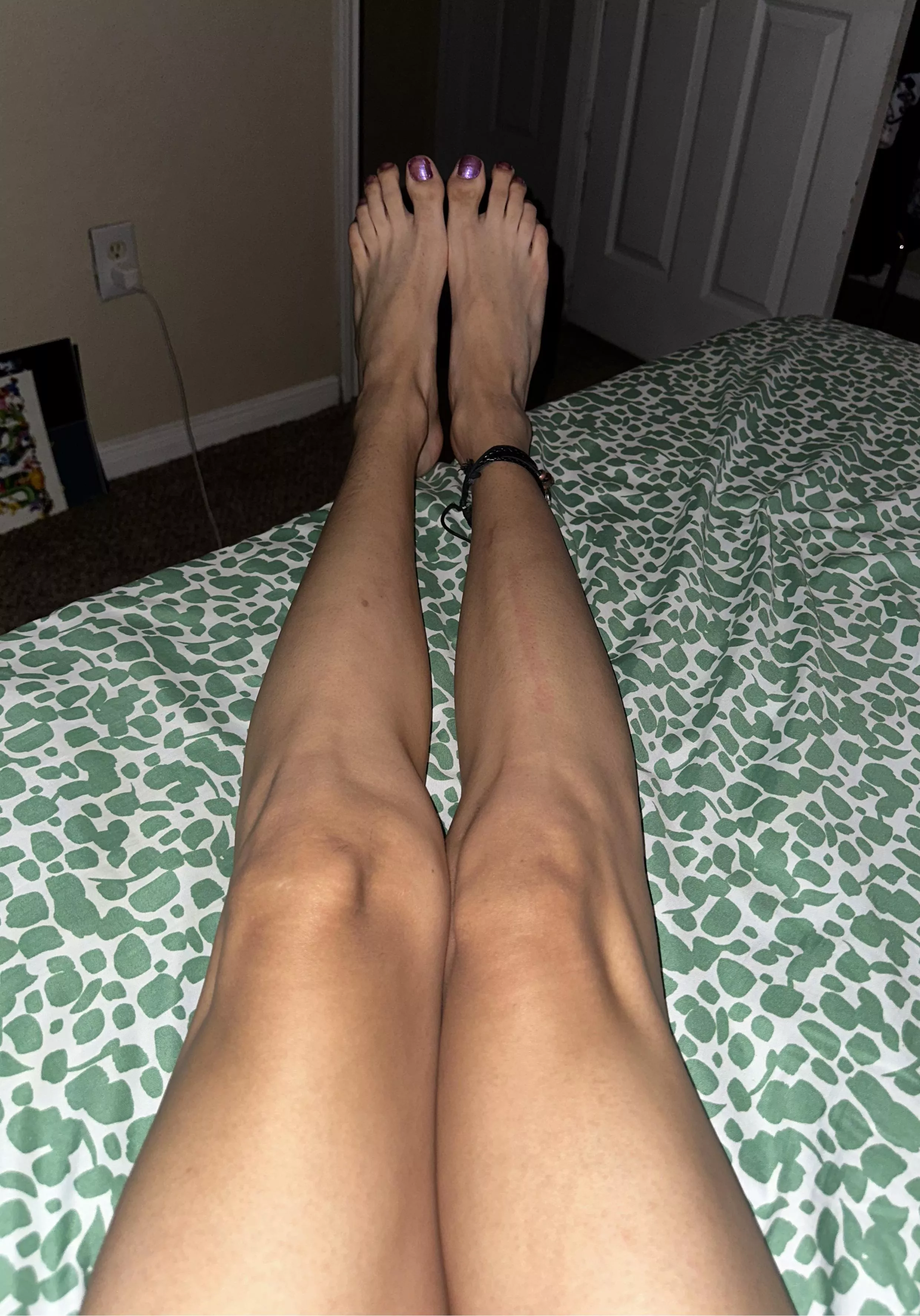 My girly feet need to be sniffed, kissed, sucked, and fucked 🥰 posted by Sissy-Evelyne