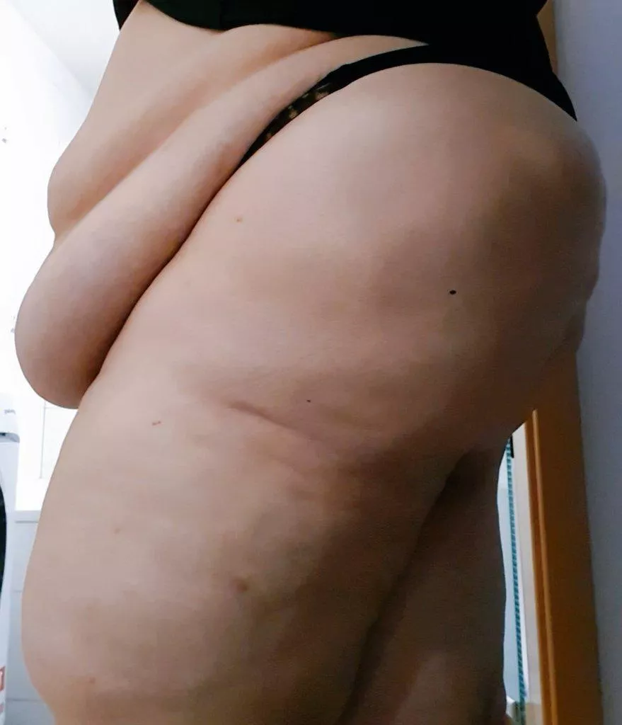 Pants are overrated posted by xSSBBW