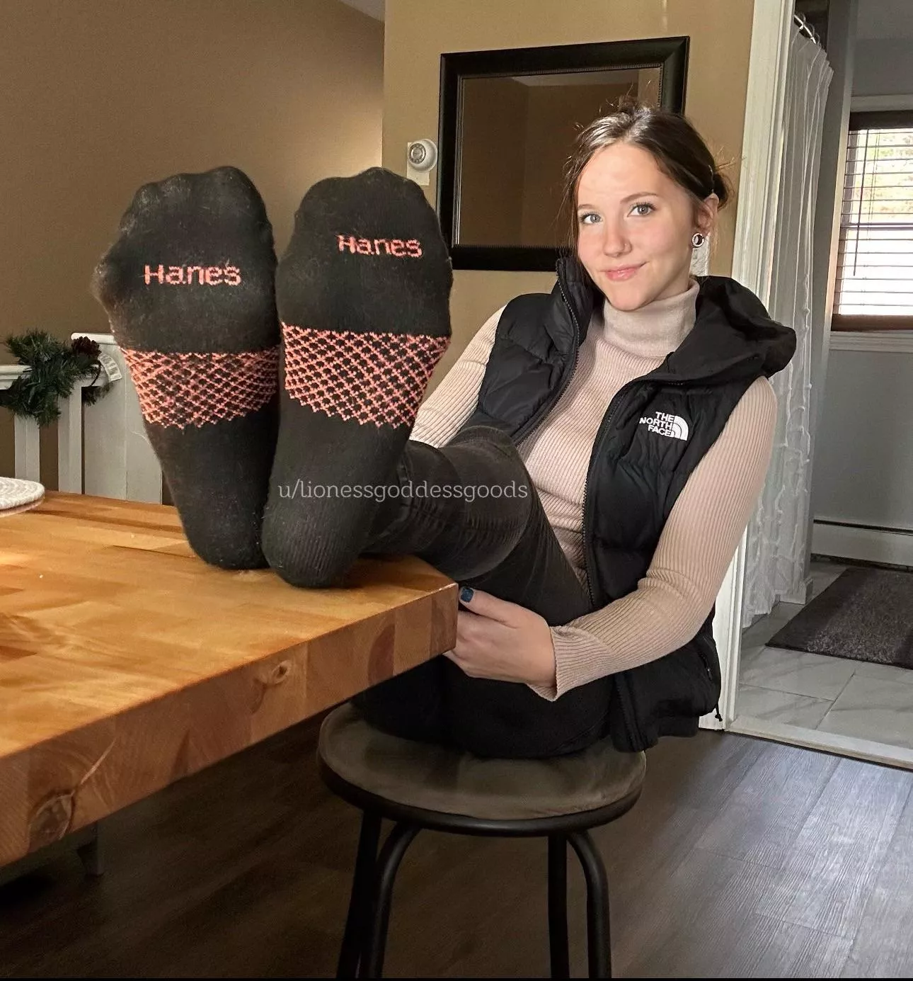 [Selling] Propping my feet up so you can get down to business. Menu & drawer pinned. Free shipping, tracking #, pow photo included posted by LionessGoddessGoods