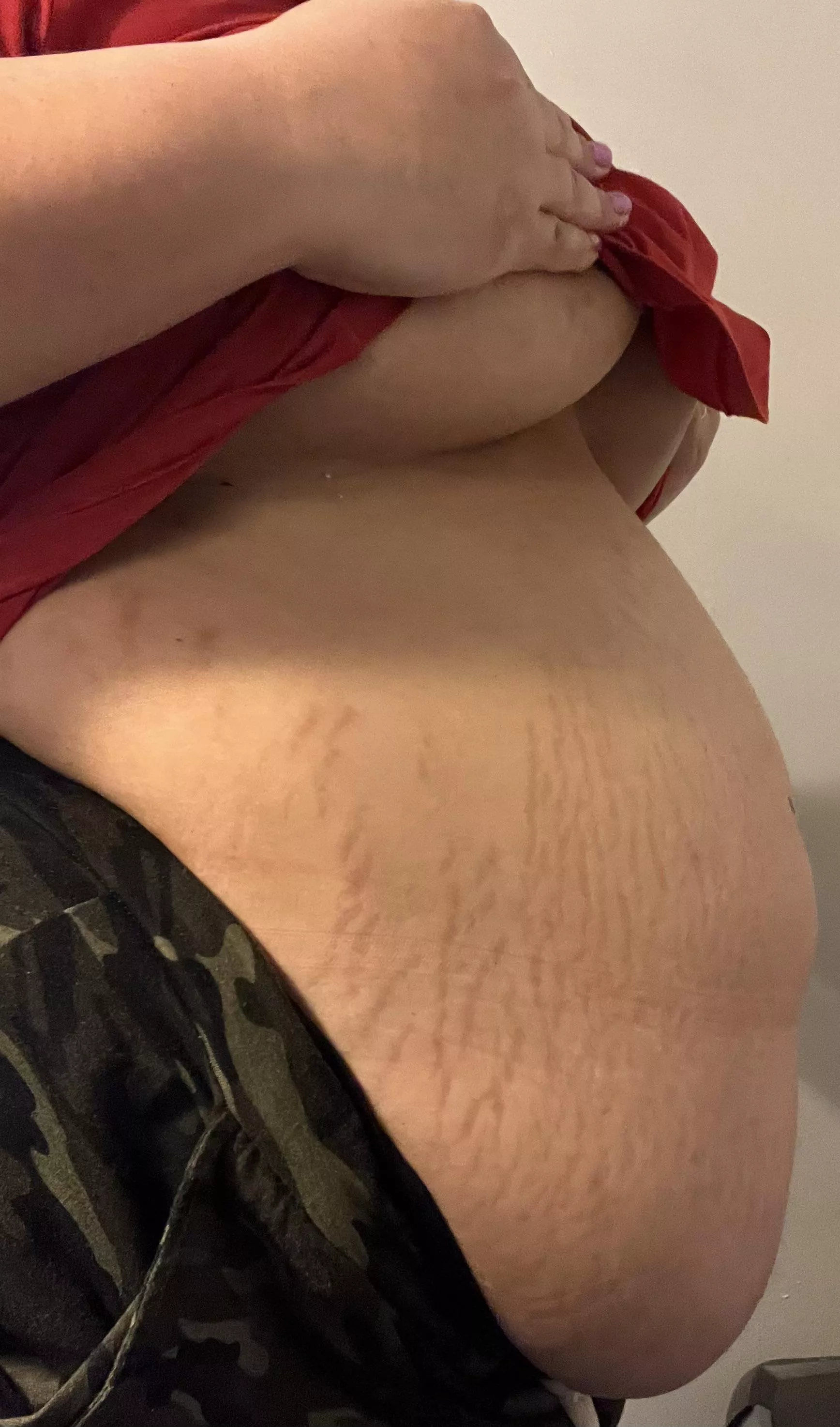 Side view after eating 10 McDoubles 🙈 posted by mamadomme