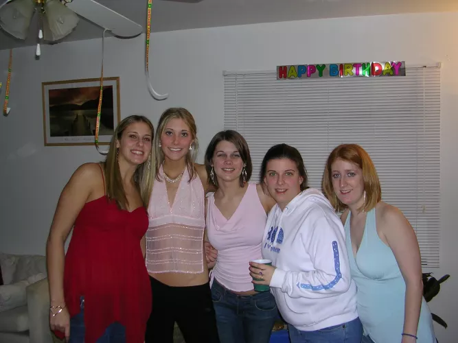 Throwback college girls from the 2000s by chimrichalds151