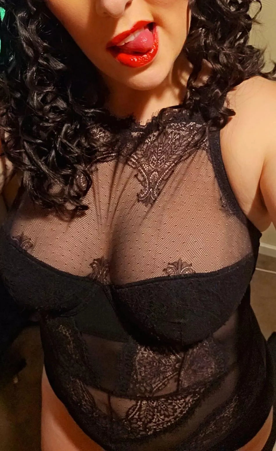 Where should I put my tongue first ;) xxx posted by funmumelf87