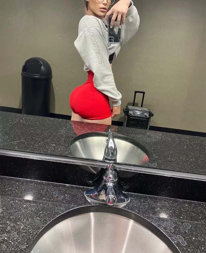 Would you notice me in the gym? 22F posted by X29771628