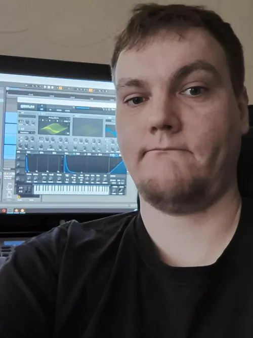 Am I dateable? 33 yo bottom chubby ass. Let me know if you want to smack my face with your dick. by damian0369