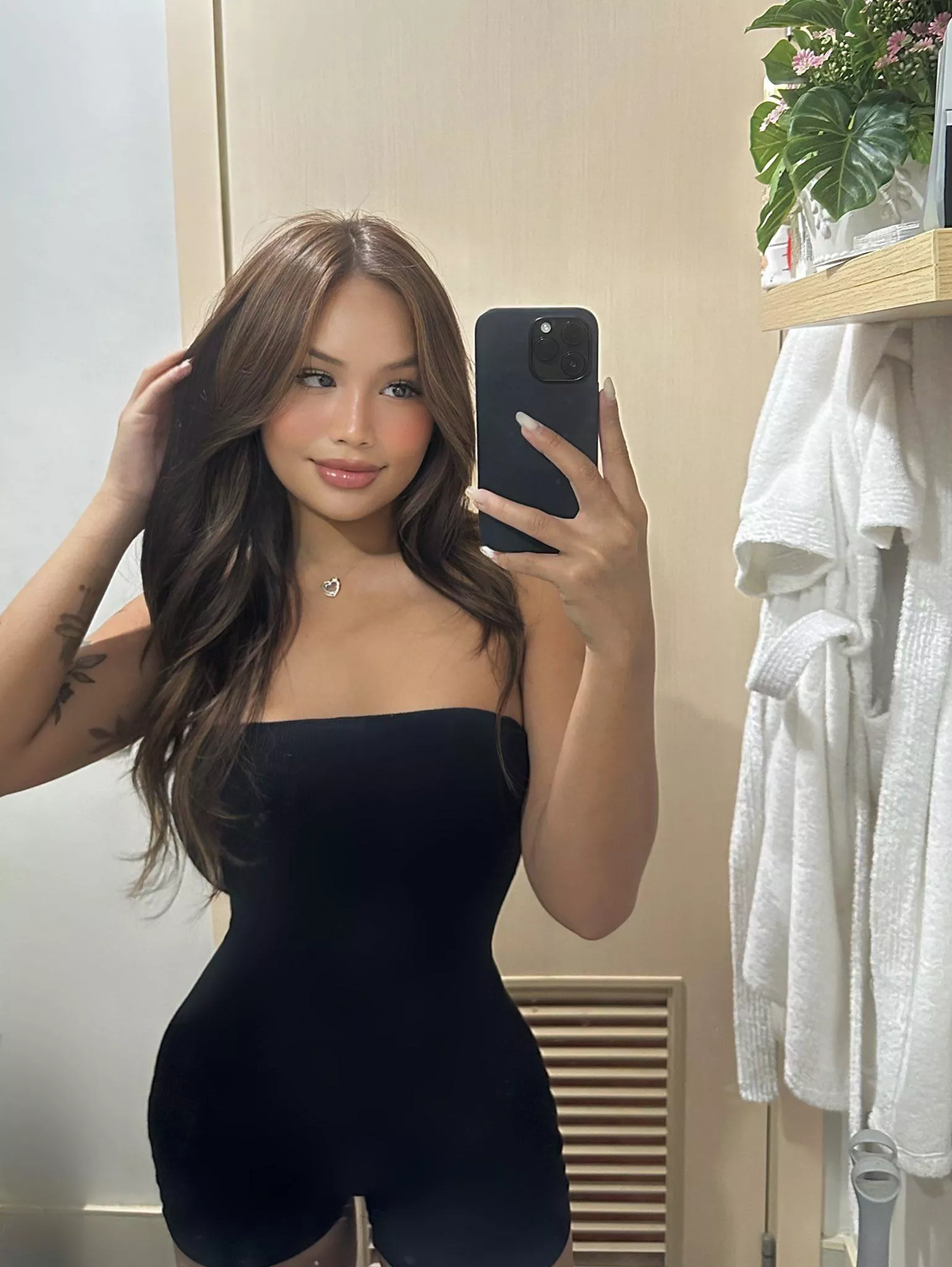 Cutie with plump lips posted by PornJunkie12