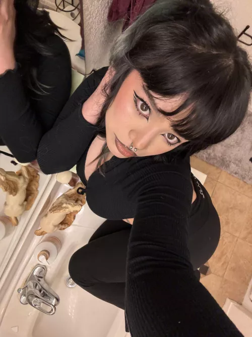 do you think I'm as innocent as I look? by amethystbruise