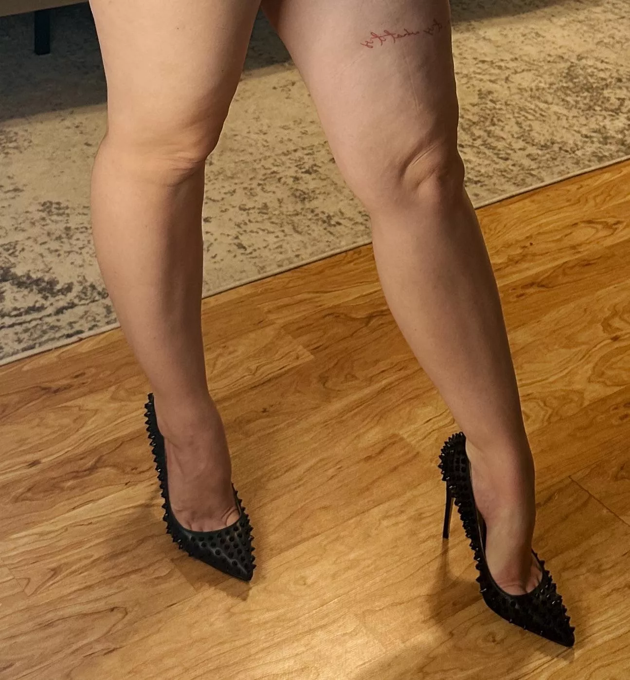 Don’t mess with me when I have these heels on 😈 posted by chloeeelisexoo