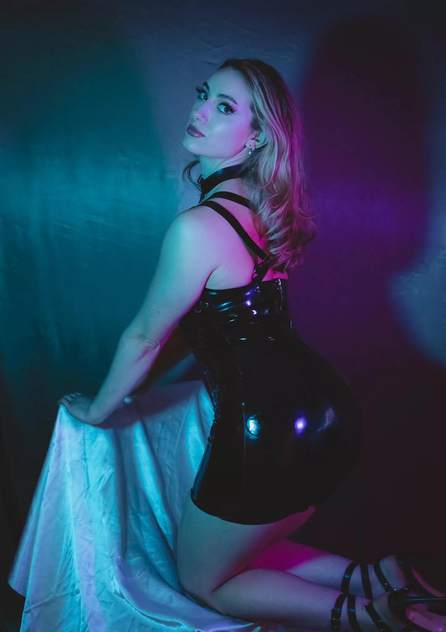 Feeling so sexy in this latex dress 🖤 posted by worshipavaonyx