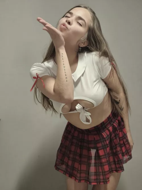 Give me an air kiss because everyone in my class wants to spend time with me by FATA_M0RGANA