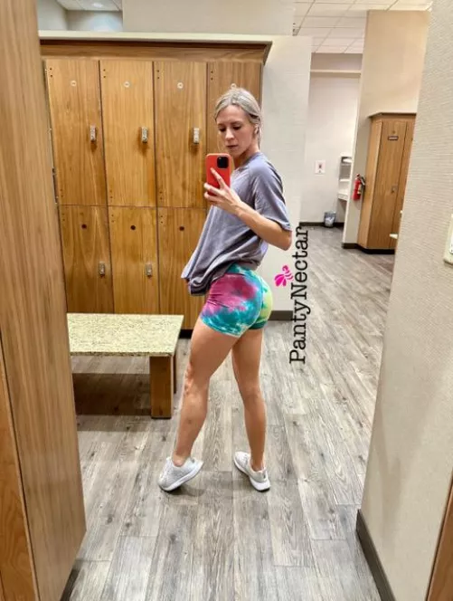 Gym locker room [f] by PantyNectar