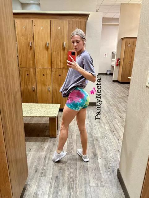 Gym locker room [f] posted by PantyNectar