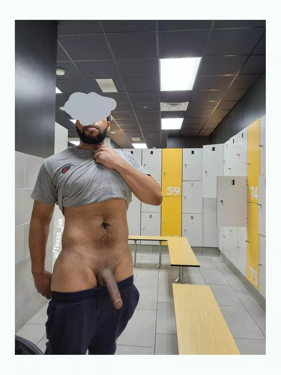 Hanging in the locker room posted by Violeta_Zimmerman914