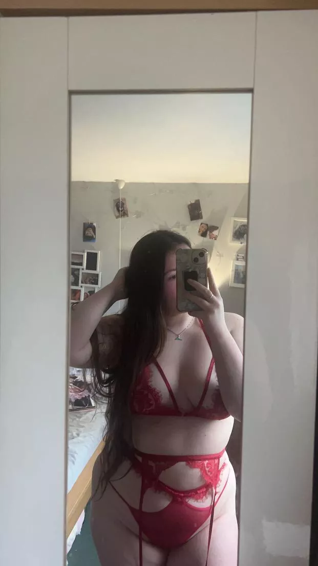 How do I look in red 😘🥵 posted by bob021845