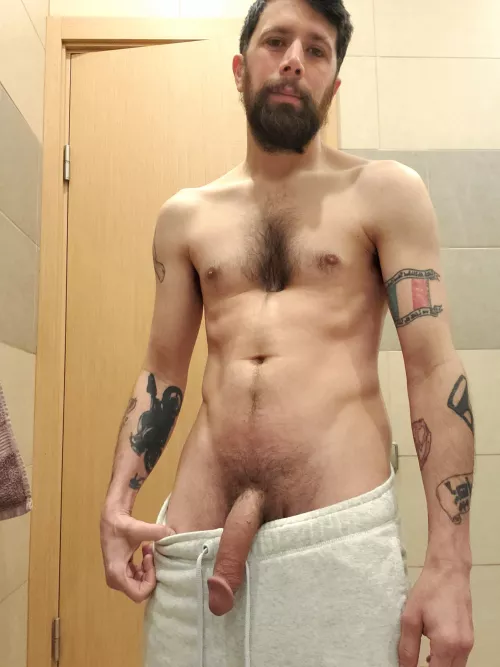 I enjoy wearing grey sweatpants ;) by AutismoRoyale