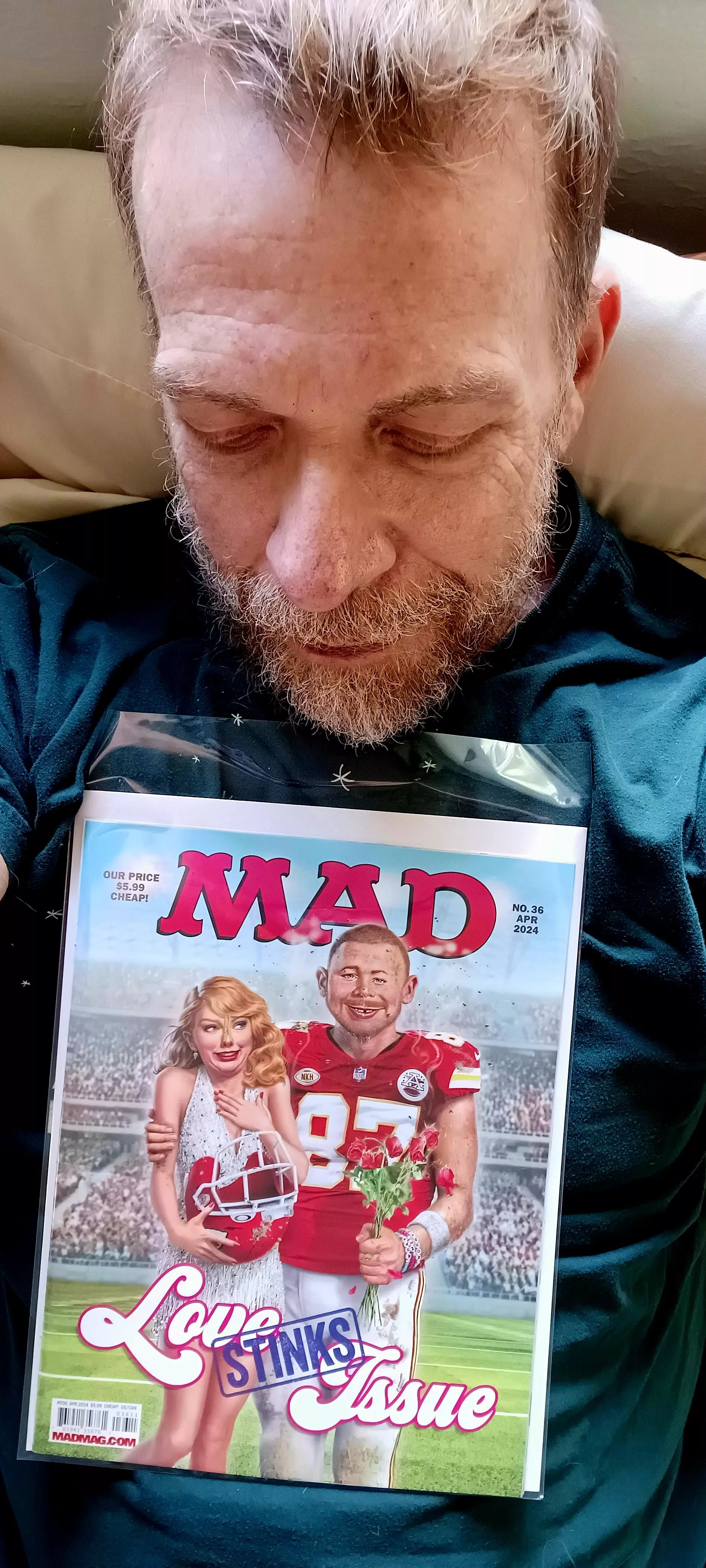 In case you haven't seen the new issue of MAD I feel that you should know about the cover at least.. posted by hairyartist