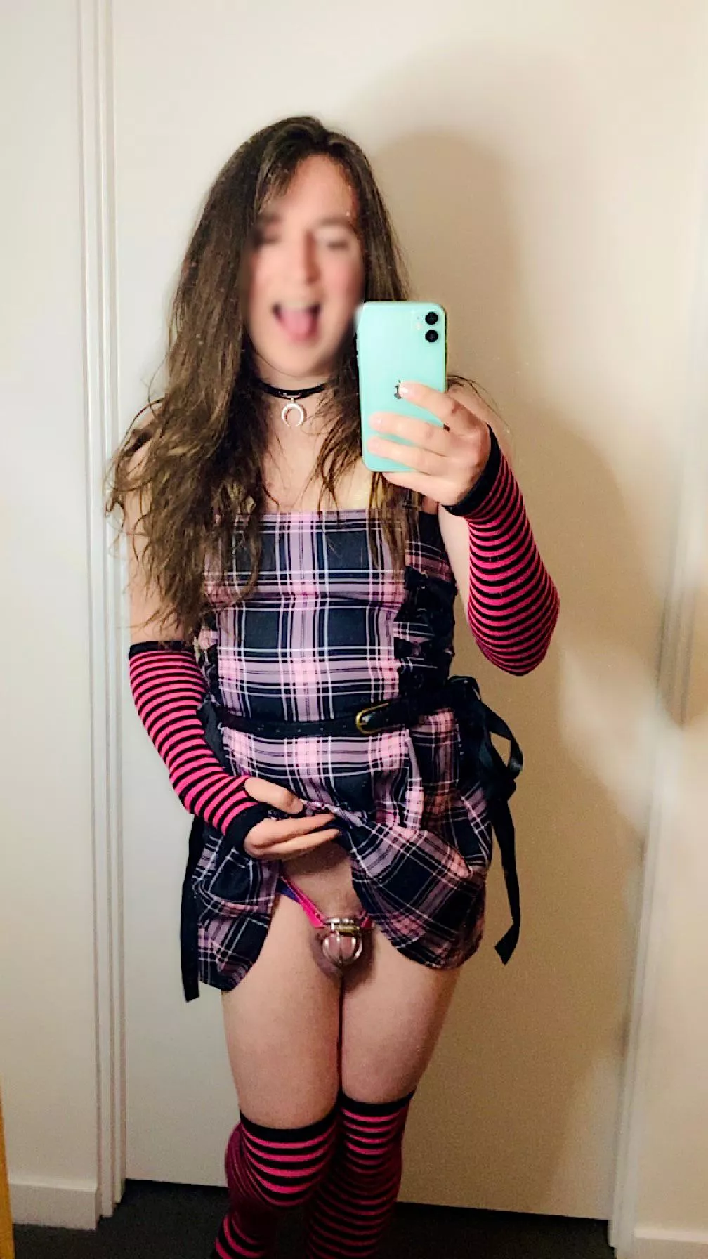 Let me be ur concert girl 😈🤘🏻💕 posted by OneCuteSissy