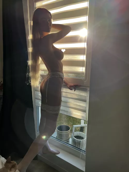 lil butt, narrow waist, perky boobs :) by TangrineAcrobatic