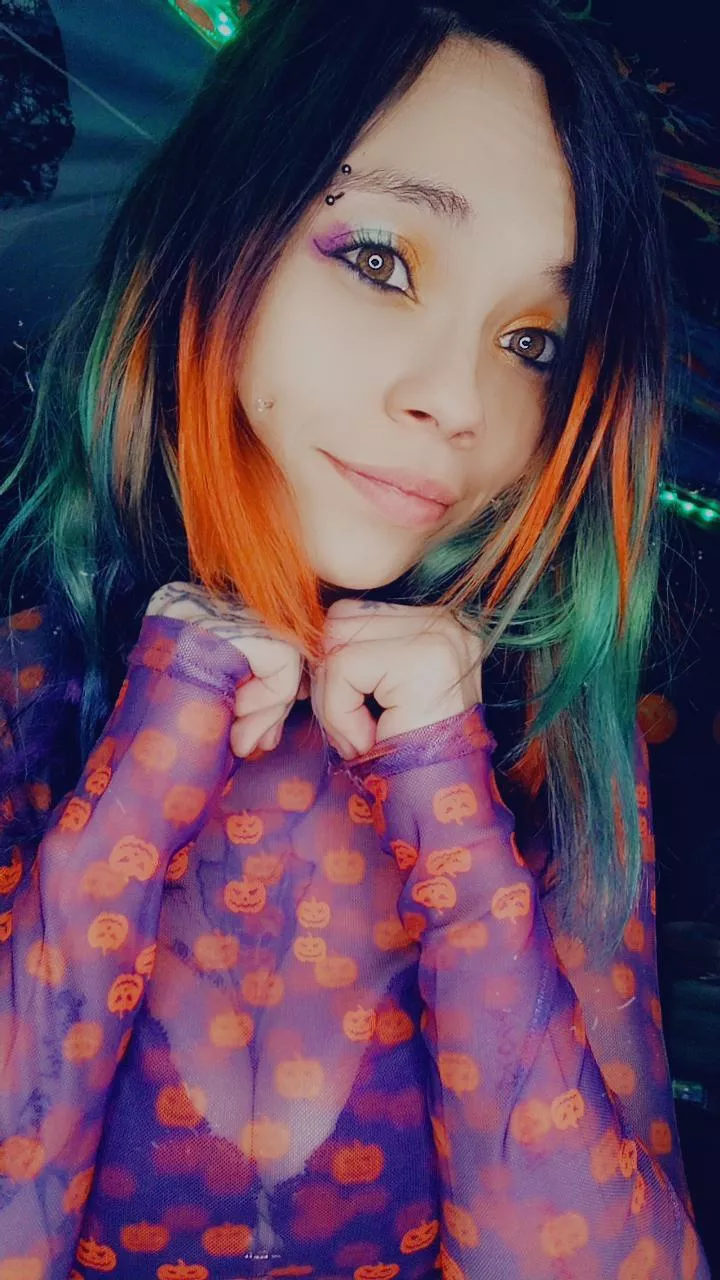 🧡🧡Loved This Combo  posted by Savage_Siren