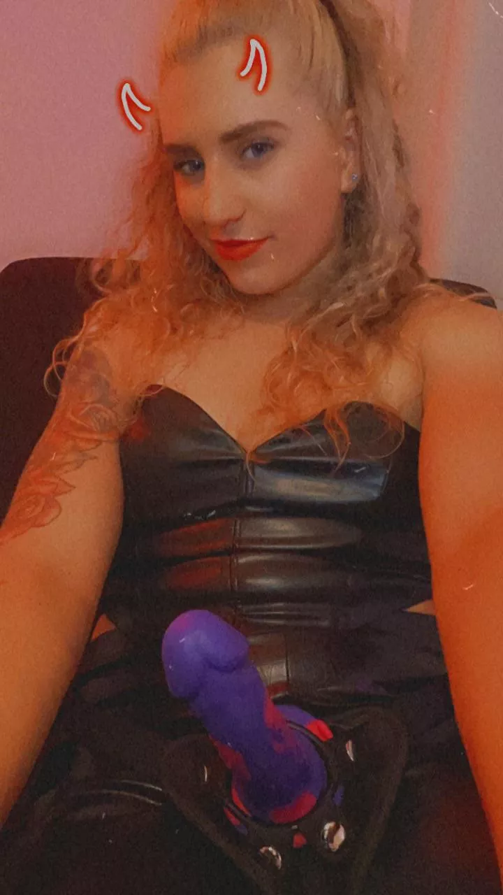 My Leather Outfit  makes the dildo even look more robust posted by commandercaity