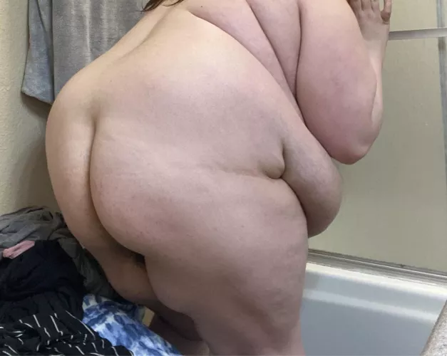 Oops! Don’t look 🫣 What would you do if you saw me before a shower like this?  by RoseBunni97