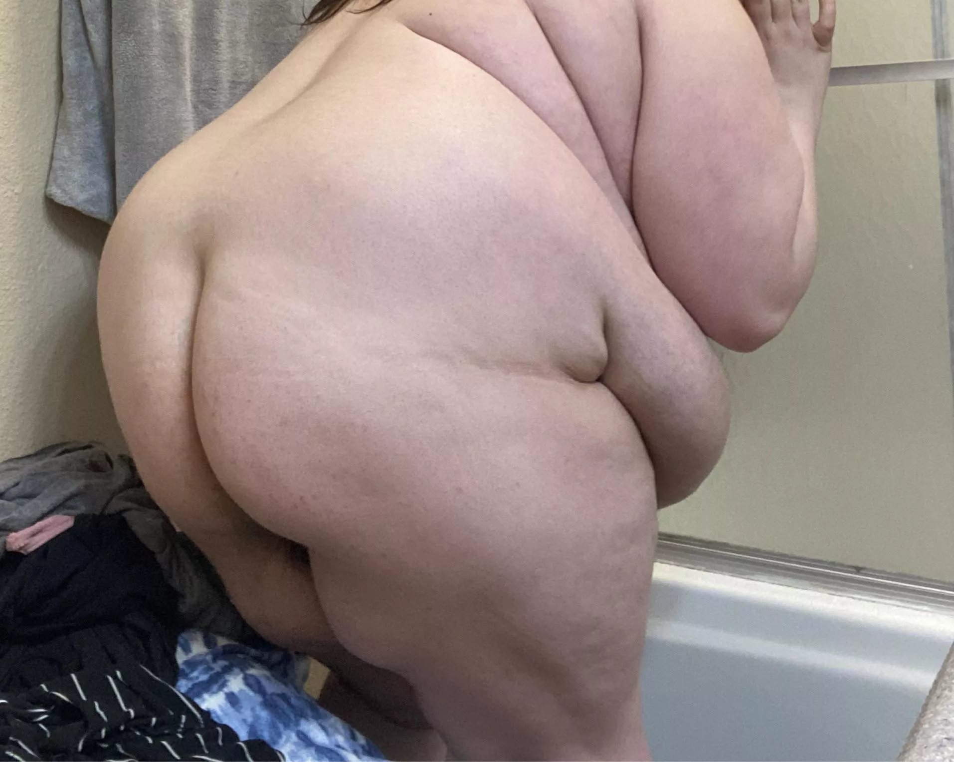 Oops! Don’t look 🫣 What would you do if you saw me before a shower like this?  posted by RoseBunni97