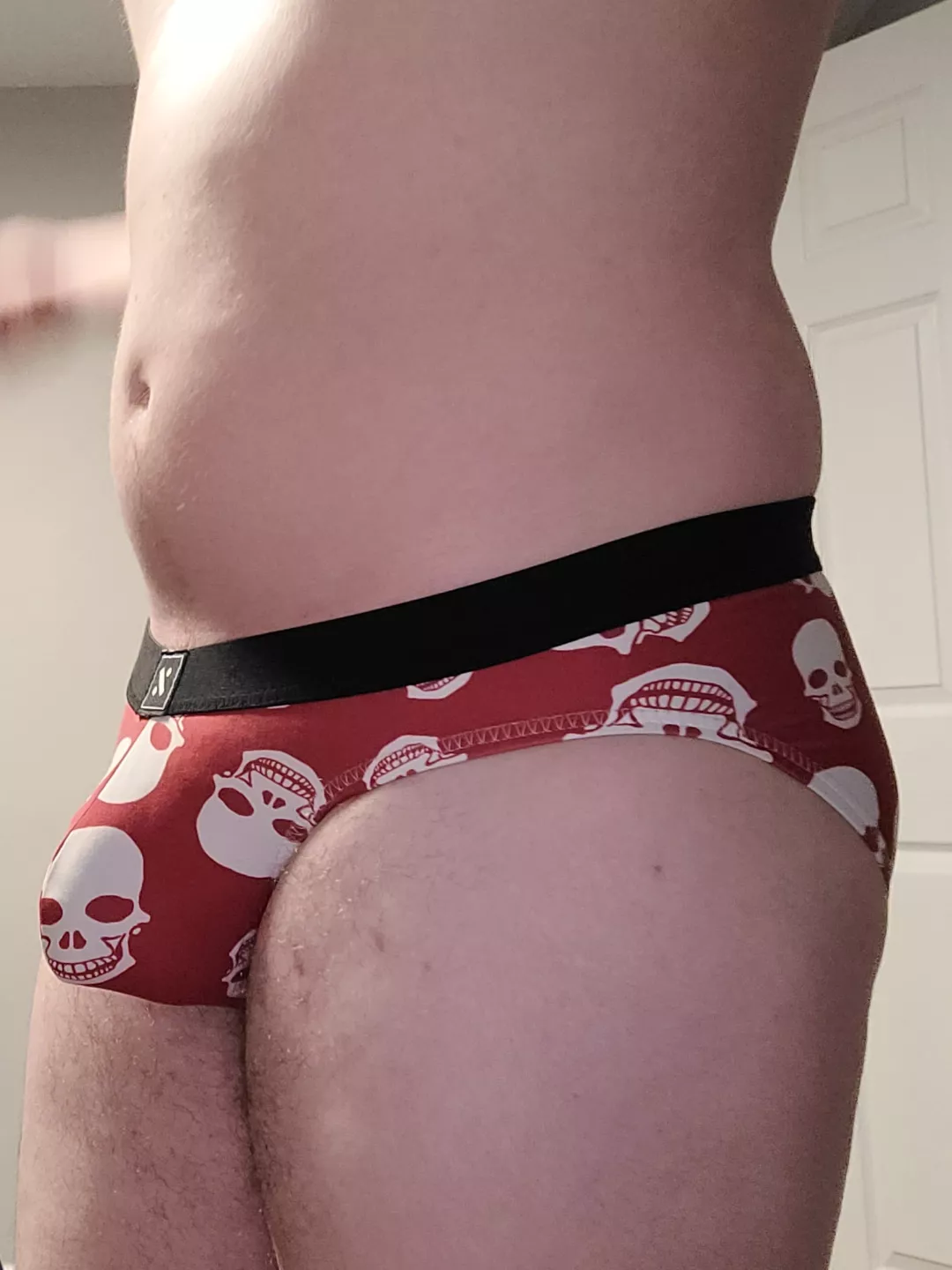 Red skulls today posted by lockedboyinbriefs