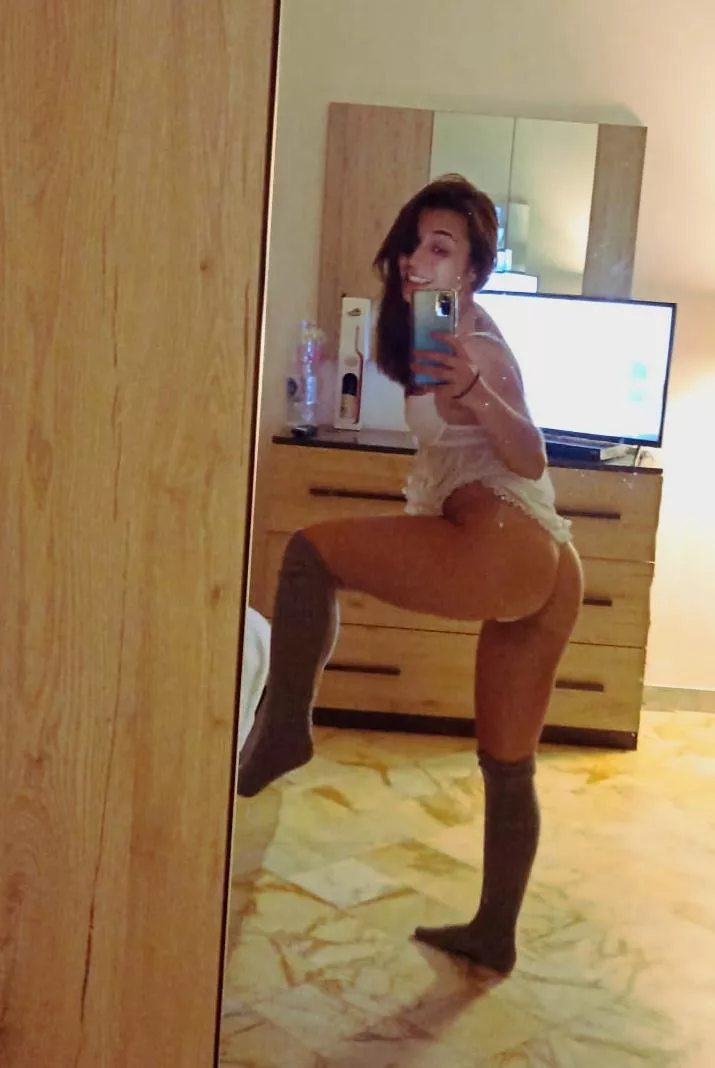 Sweat for those curves [F] posted by JulyaKawaii