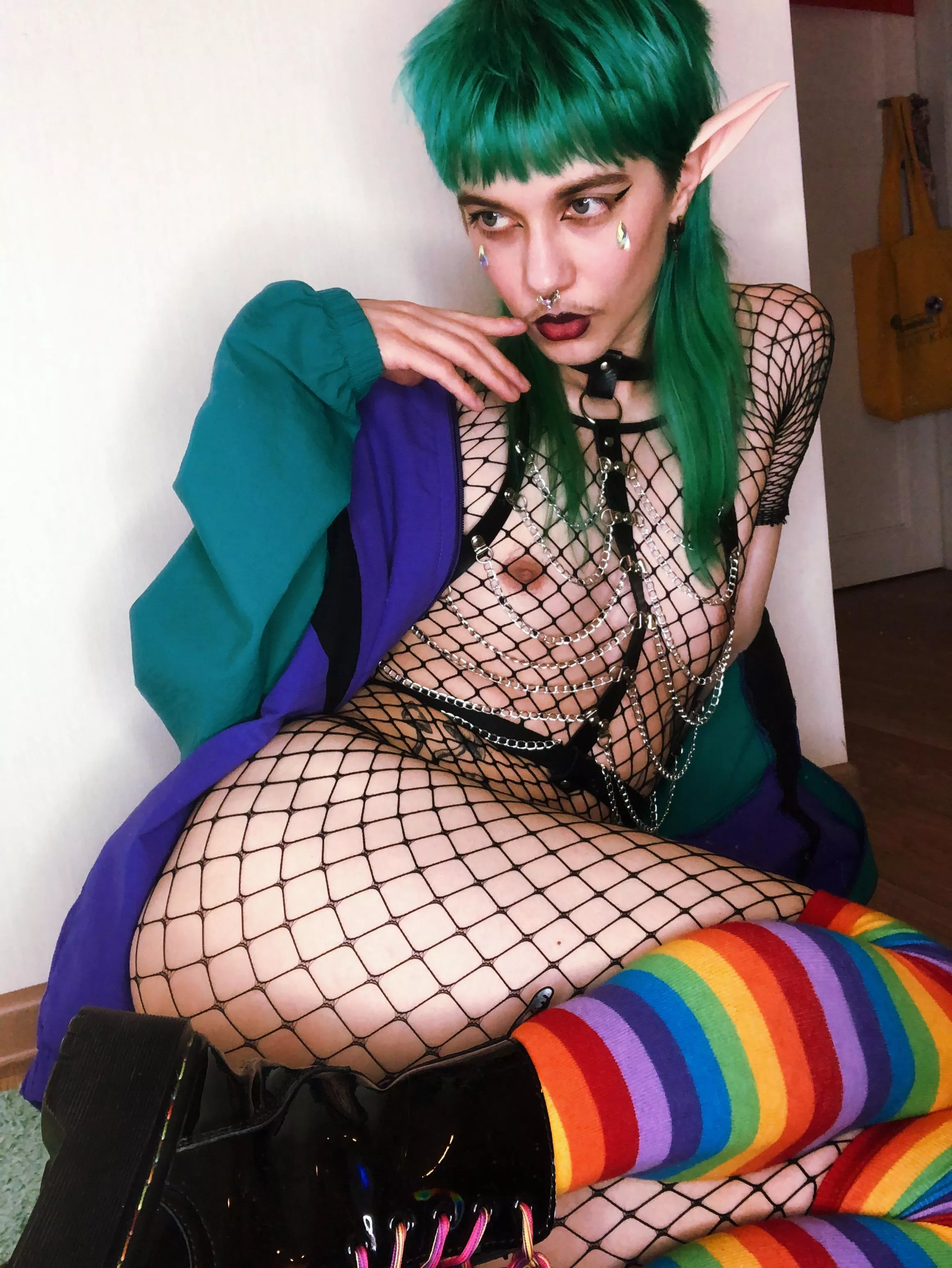 This gothic elf is waiting for you [Enby] posted by kiki_morra