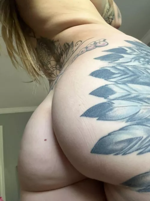 You have five minutes with this cute butt, what do we do first by theefemalebosss