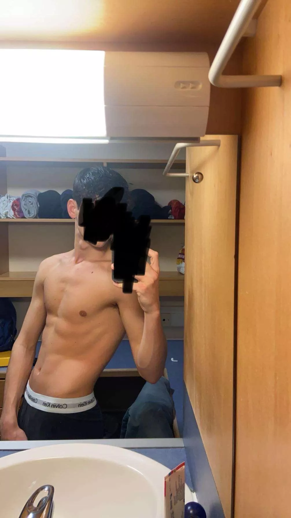 18 - into FIT BROS (MUST send face pic for reply - bwhitgift04) posted by ApprehensiveAd4104