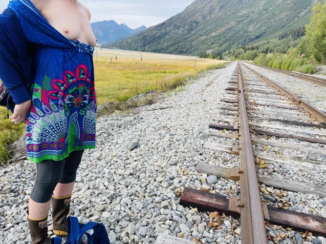 41F▪️love showing off my assets….and Alaska 🤭 by a_good_fuck