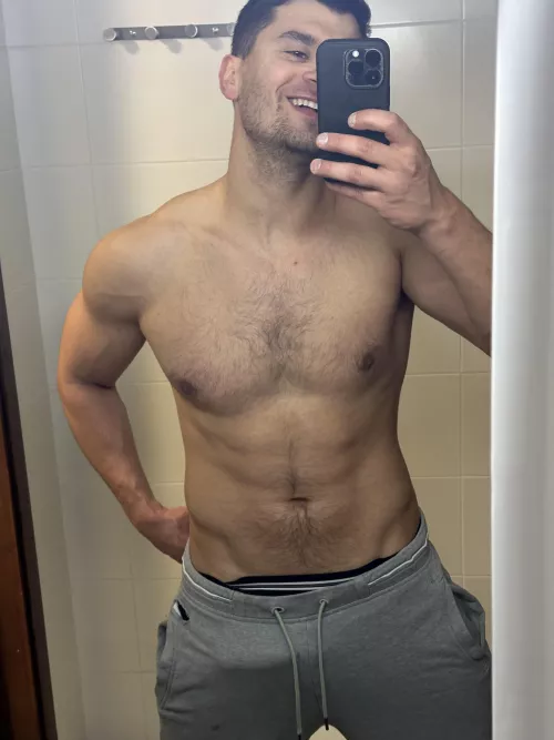 A man's chest says how brave he is by Isiwak