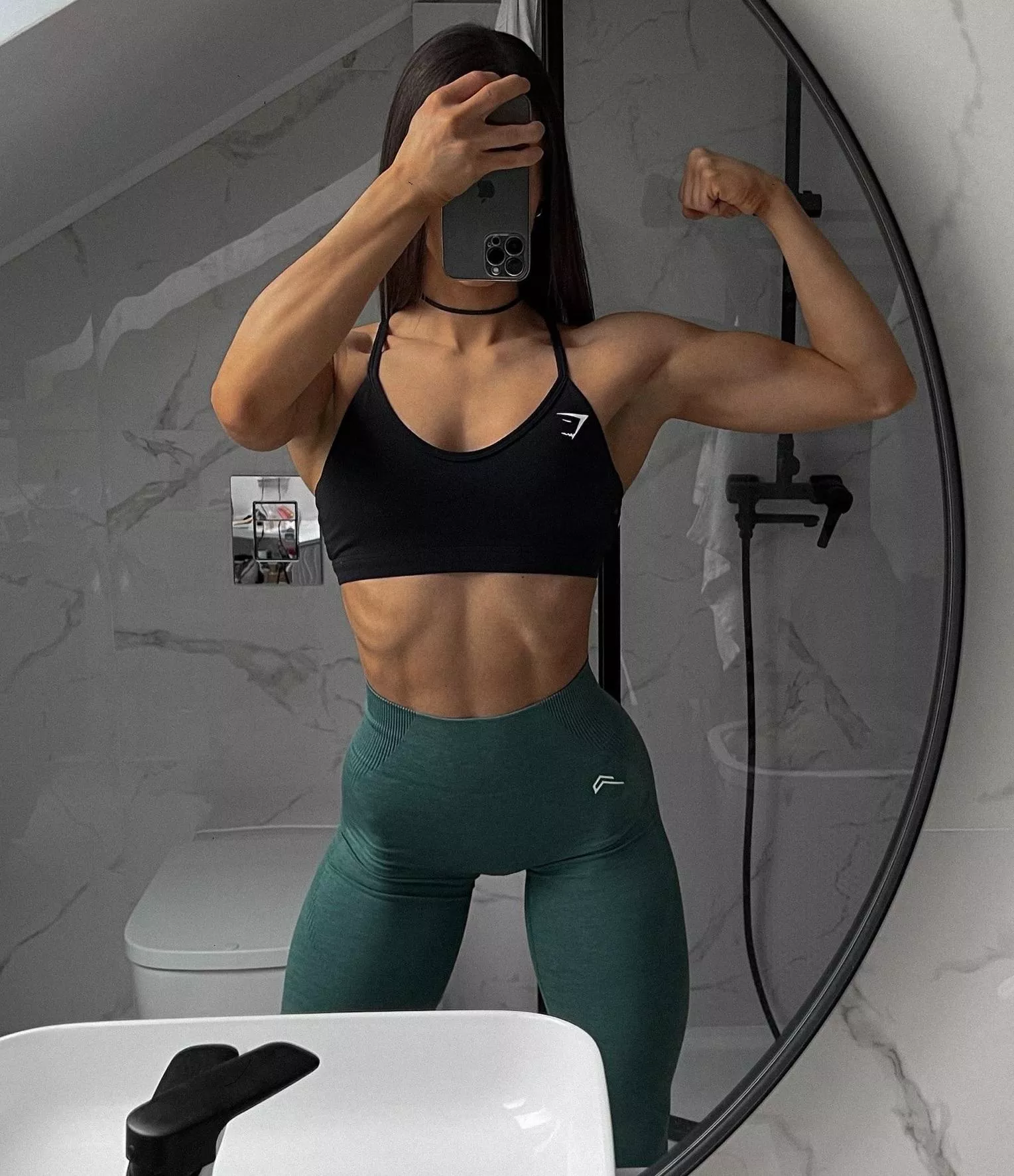 abs and biceps flexing posted by linasphysique_