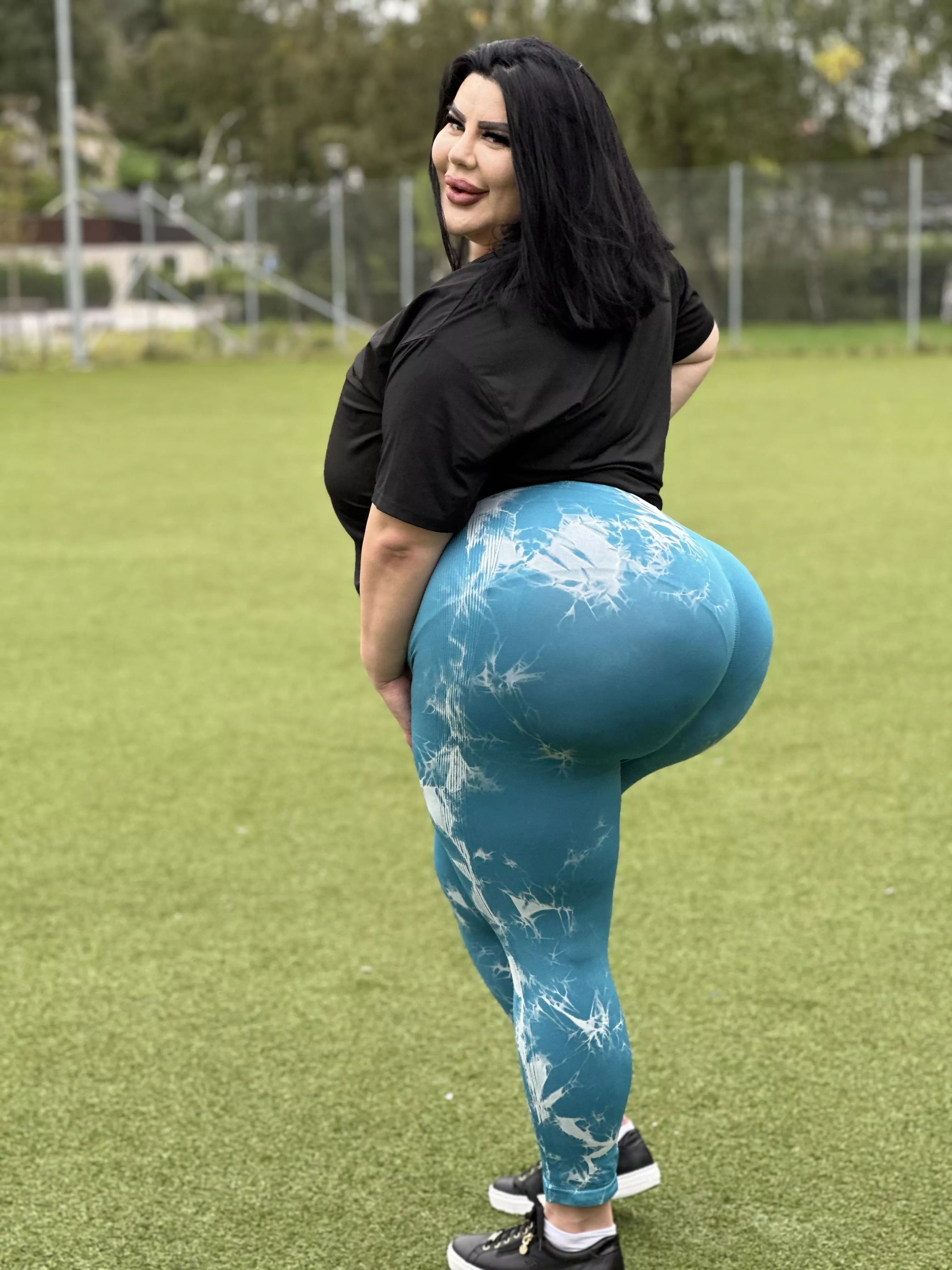 any chance you would fuck me on the first date? posted by Tykotylerf