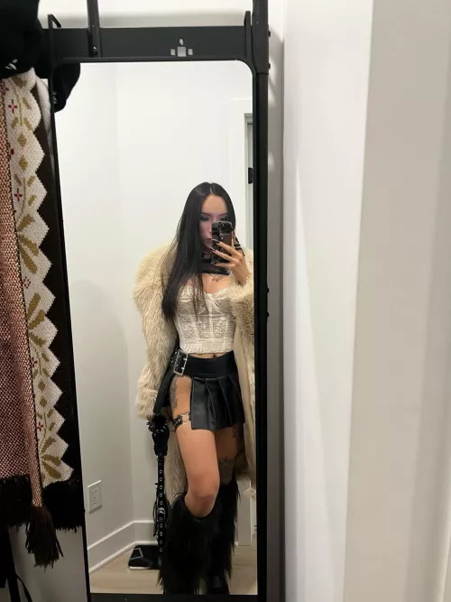 Boots with the fur (with the fur) The whole club was lookin’ at her 🥰 by TSErikaLio