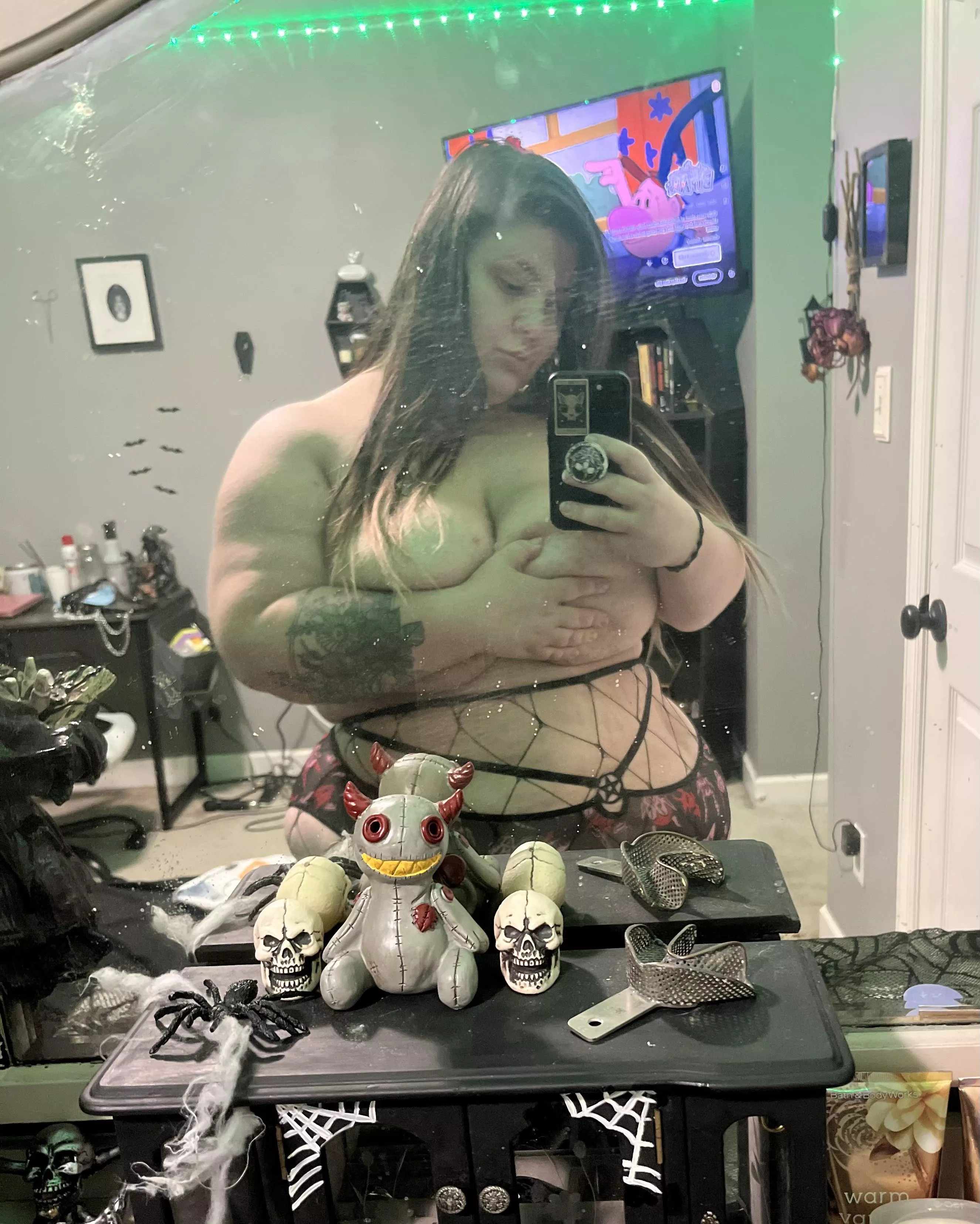 Brownie points if you know what’s on my tv 😏  posted by MadxMacabrex