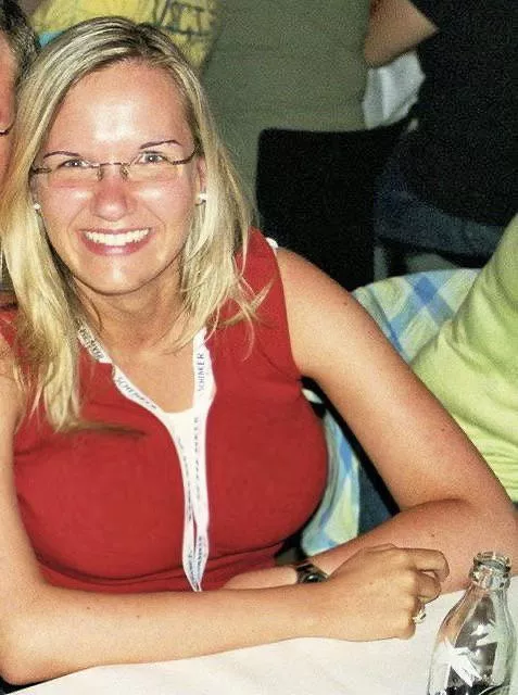 Busty blonde in tight red top posted by m3comp