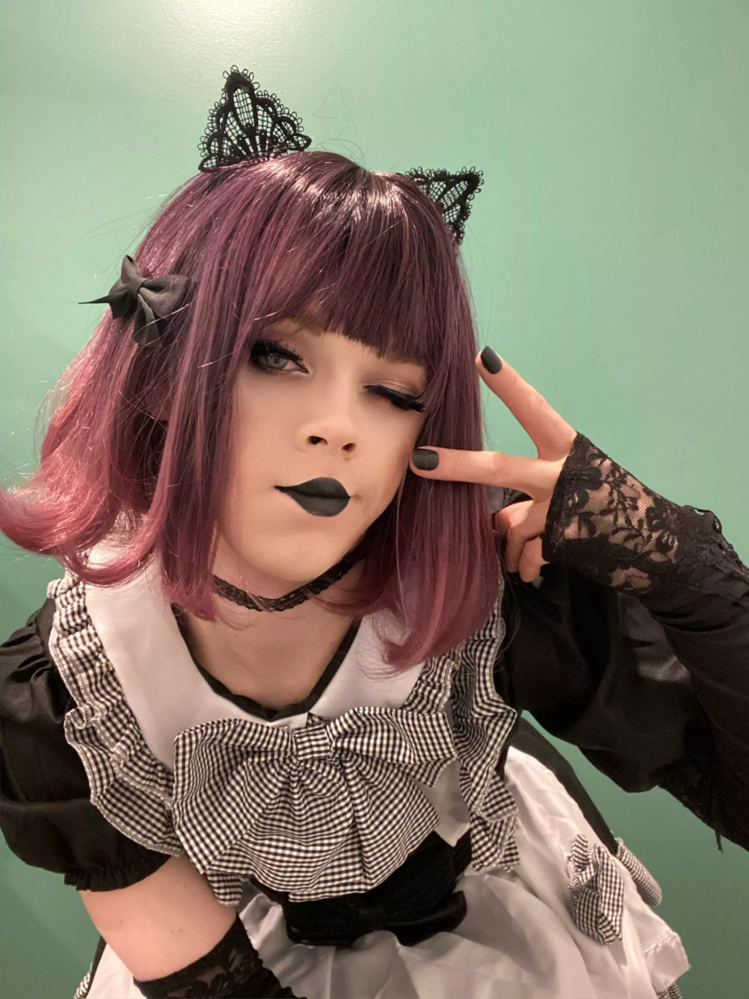 Do you think boys with makeup are cute?🖤 posted by Dry-Apple2493