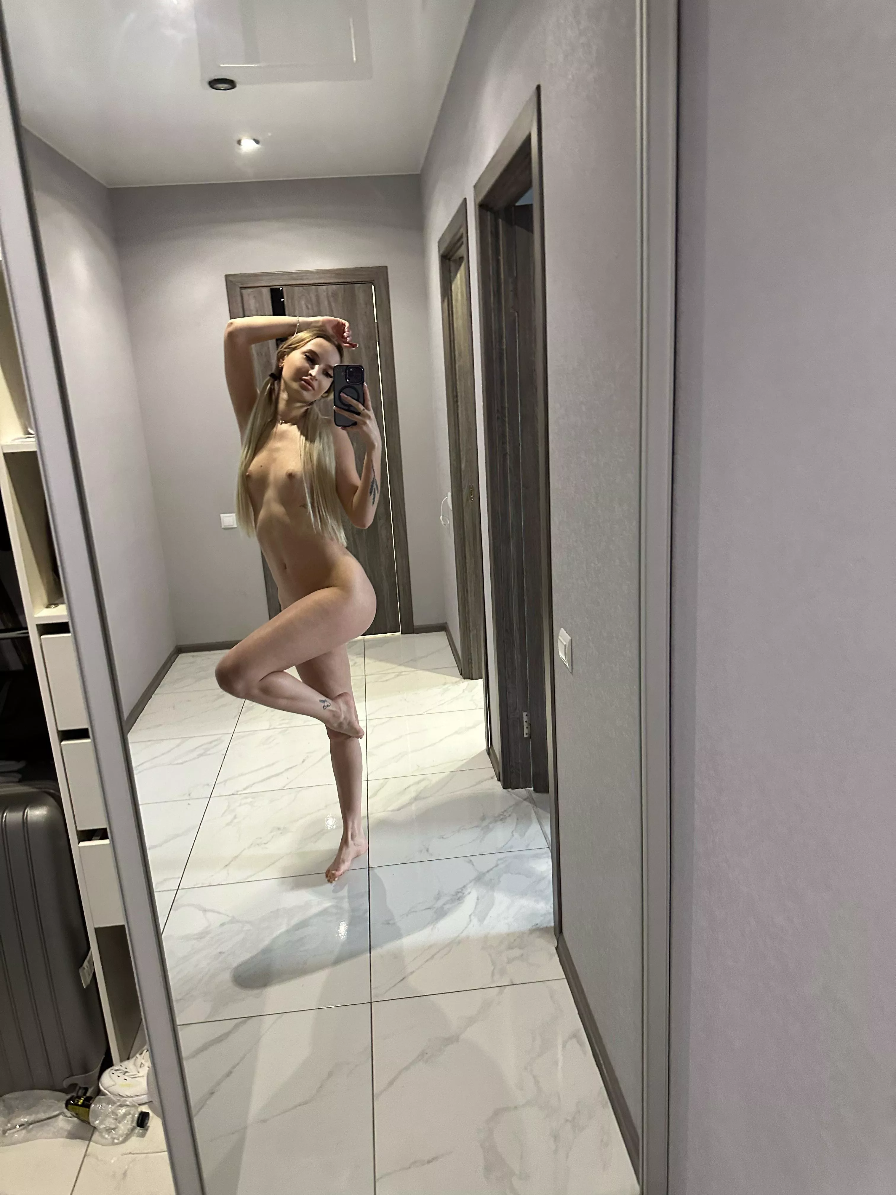 (F) After class I relax by taking a selfie in the mirror posted by Organicduty24