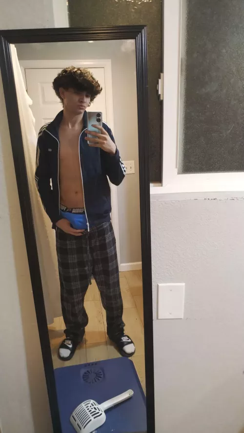 Femboys or twinks hmu  by suspiciousspiderman