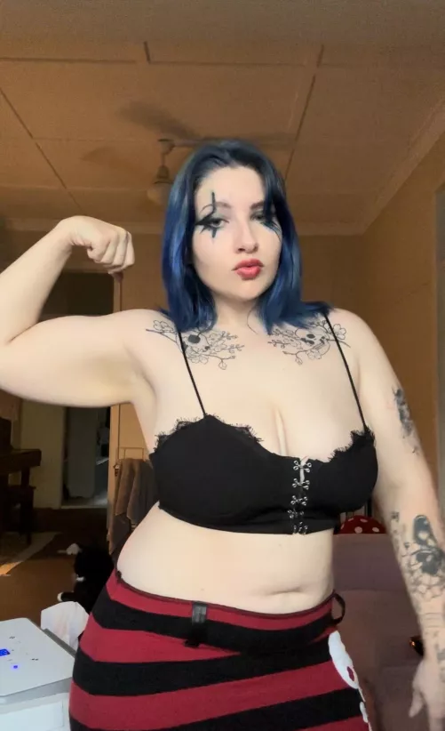 Flexing my goth girl muscles by rosemaryprincess69
