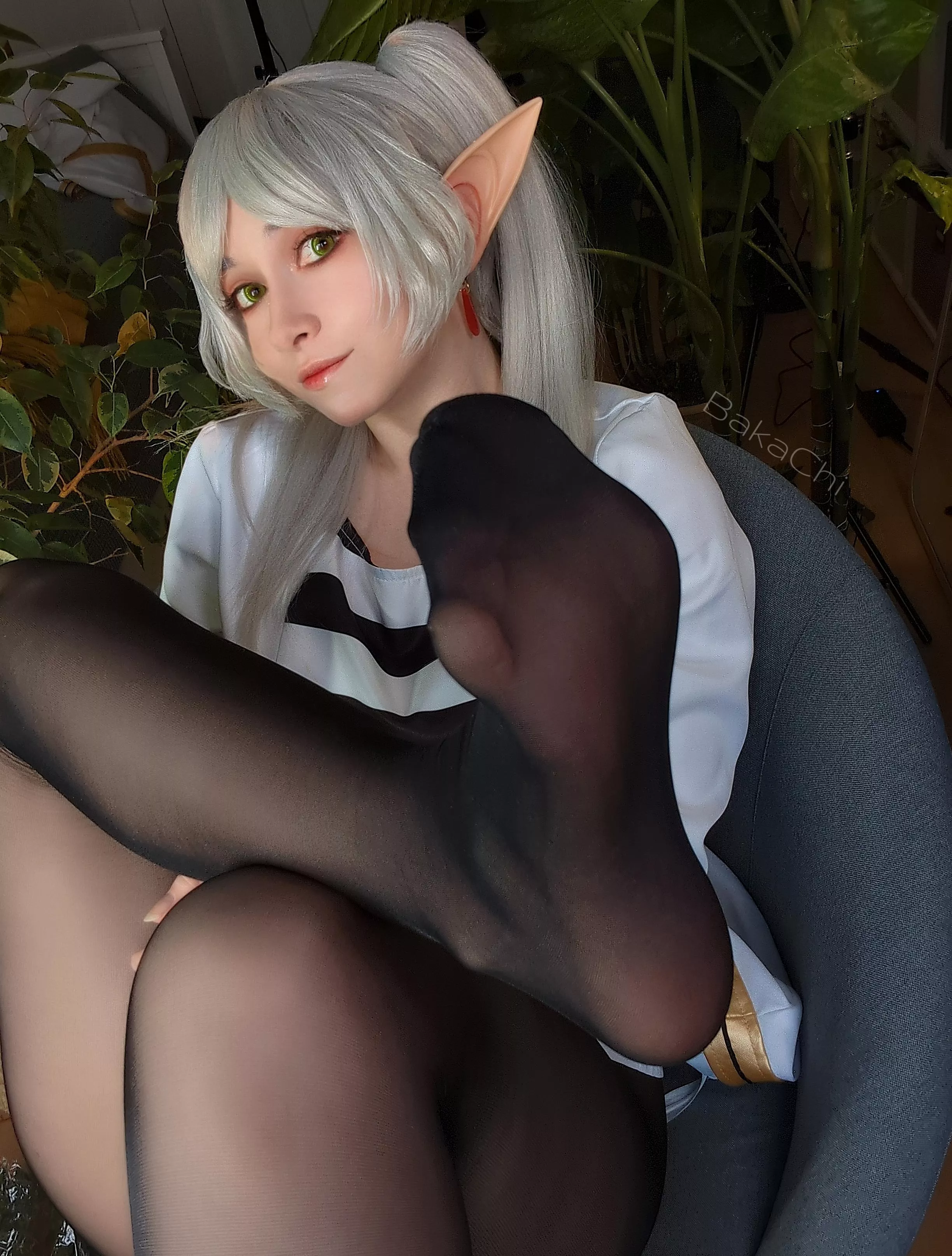 Frieren cosplay by BakaChi posted by thecatpog