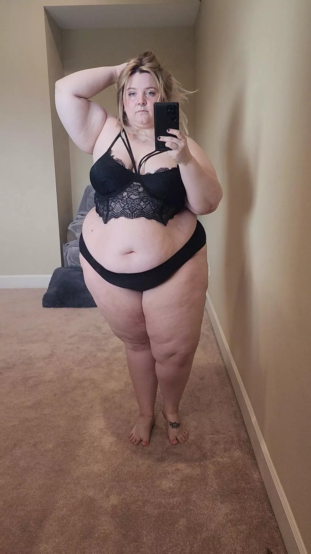 Full body  posted by ReneeMay92