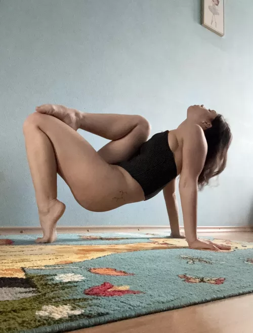 How do you like this pose by bonedcadiz