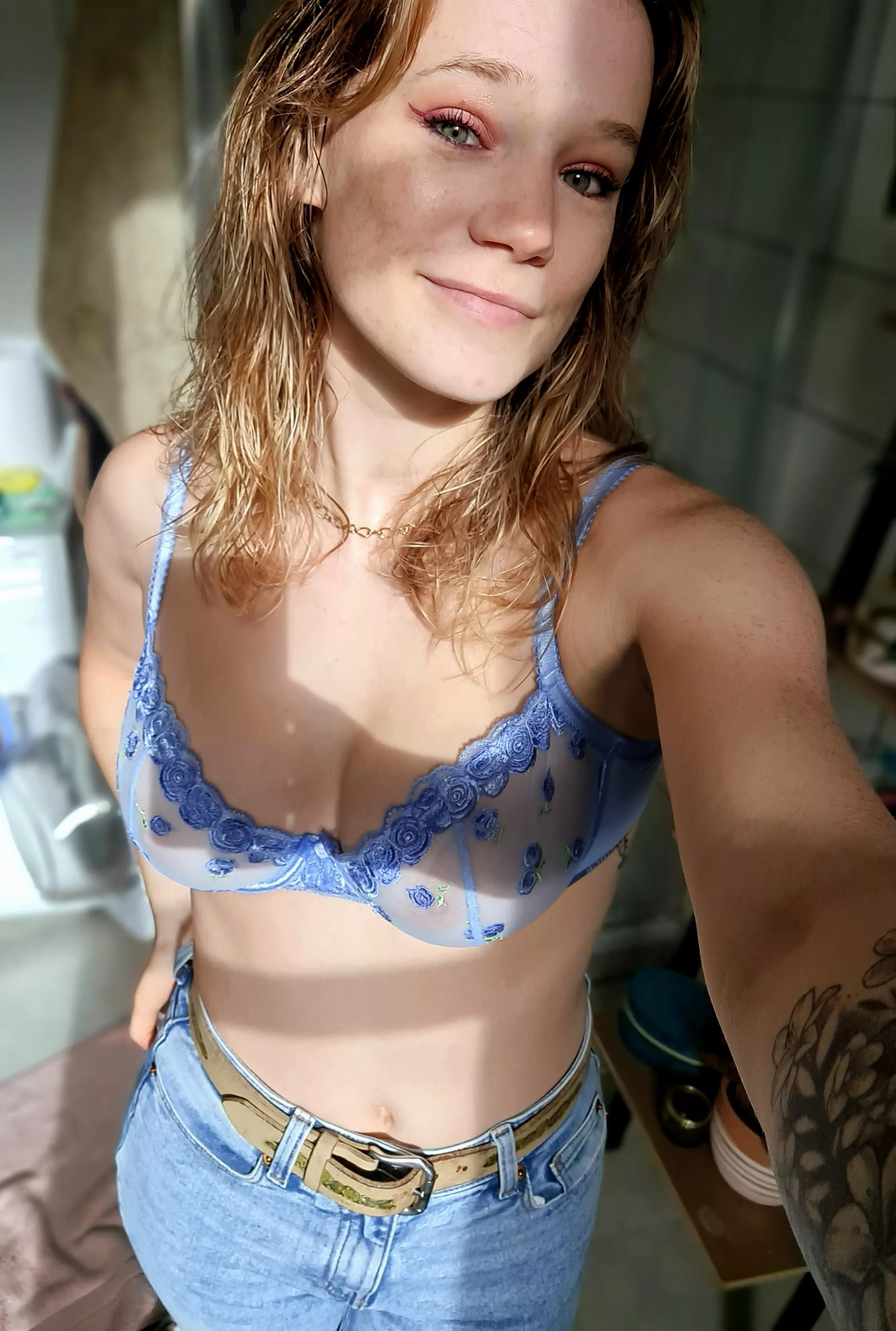 I hope I can catch your eye [F] posted by CapriciousKitty