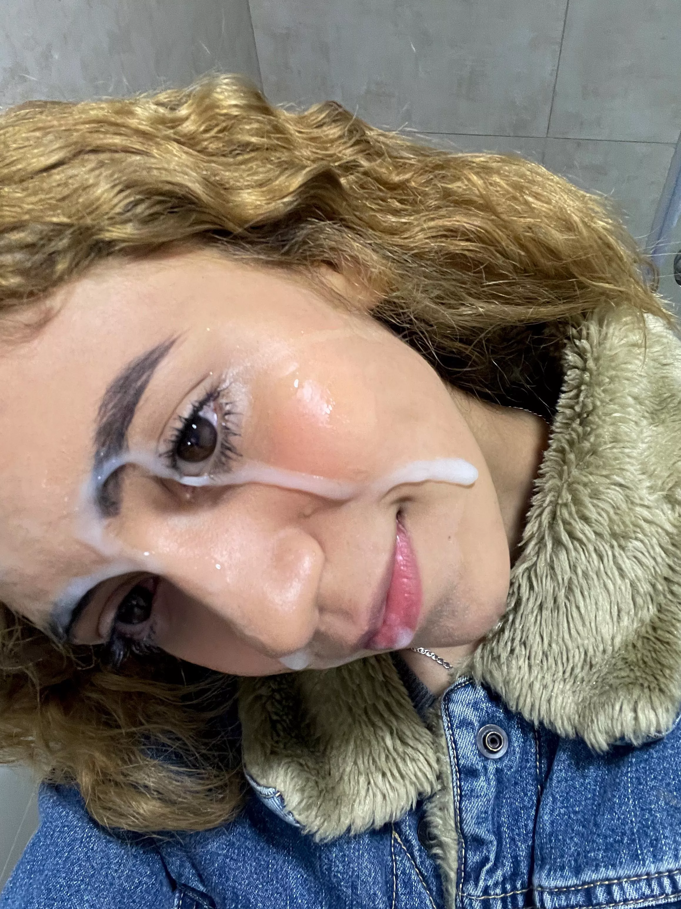 I love how his thick load can almost make a heart on my face 🤭 posted by ArtemisCarmona