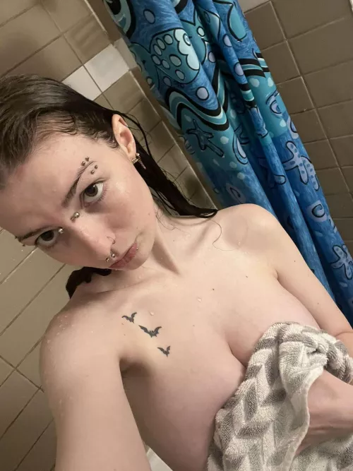 i love taking pictures when im in the shower by WillingnessWarm1534