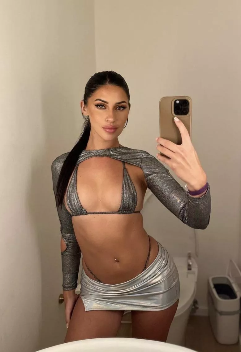 I’m alllll about the metallics this festival season… this warm weather is getting me too excited ☺️ posted by KassieWallis