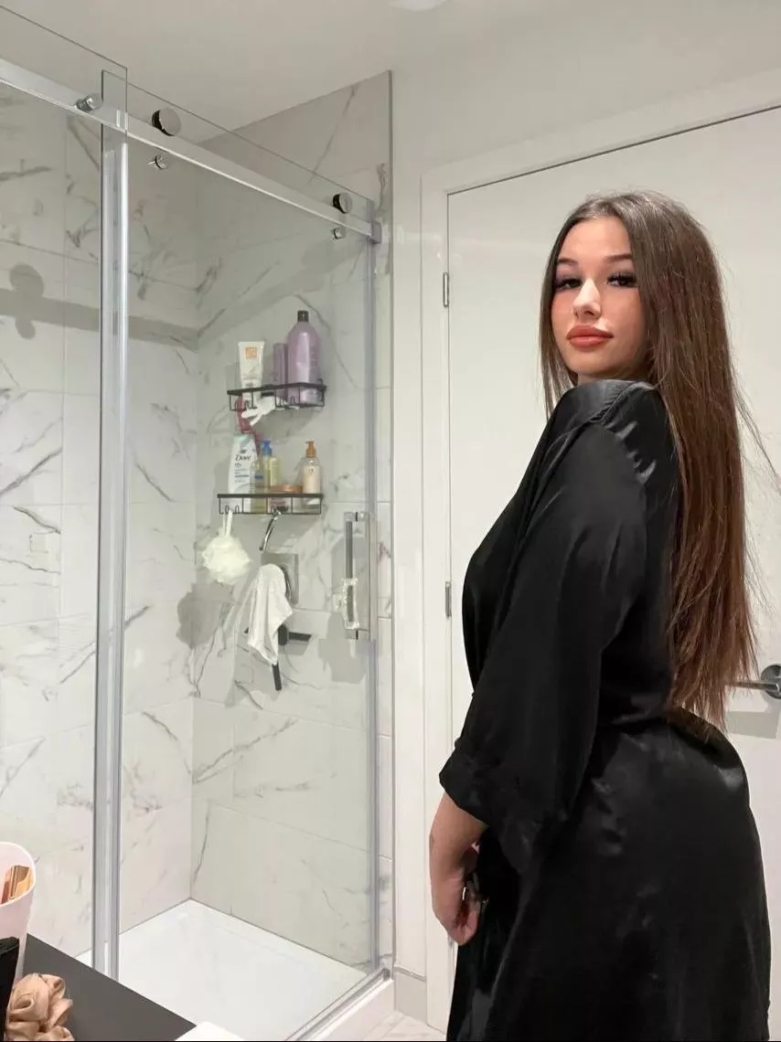 I’m in the mood to get fucked in the shower.. any volunteers? posted by OutlandishnessFar553