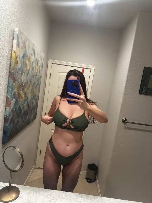 Is my top flattering? by Leather-Movie-8558